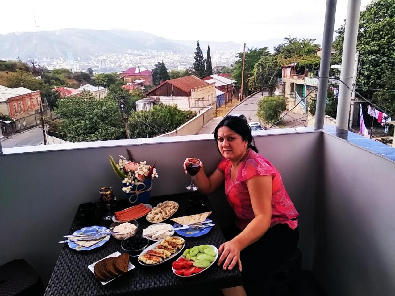 Georgian Hosts Tbilisi Hotel Exterior foto